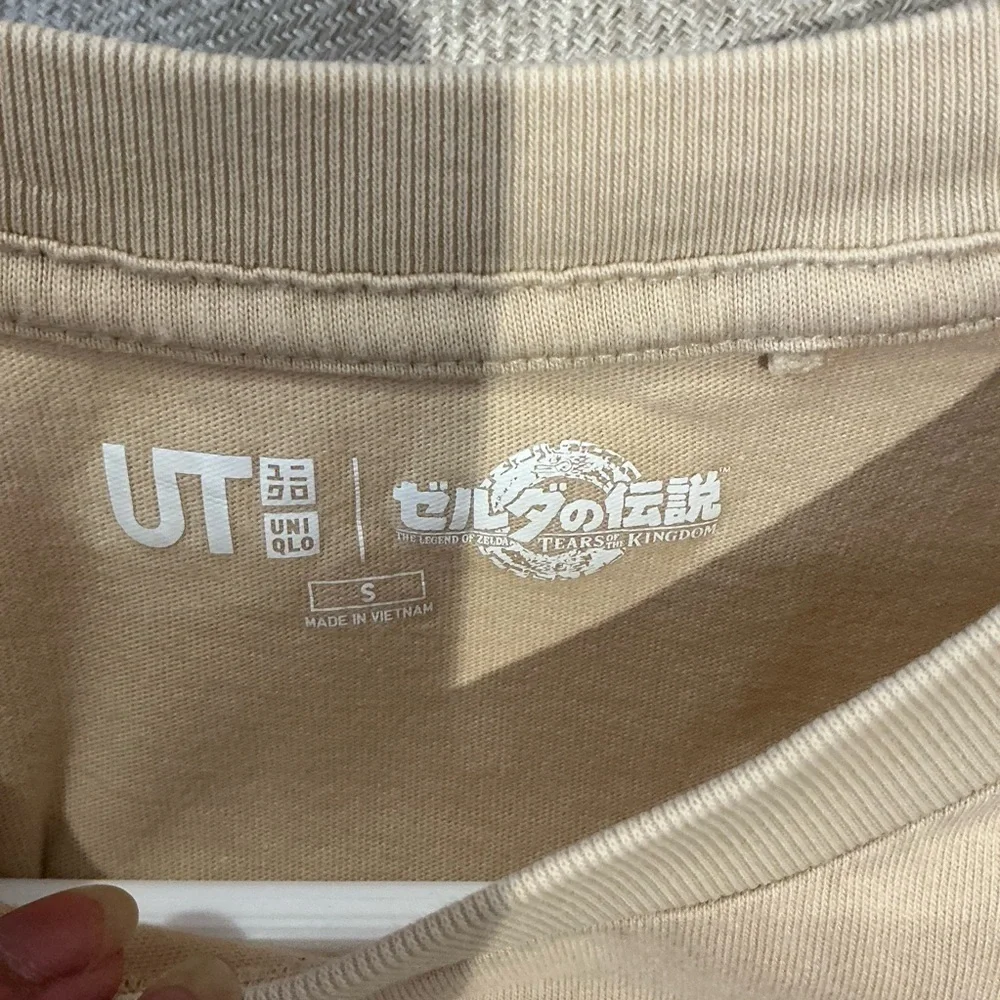 The Legend of Zelda Tears of Kingdom Uniqlo T-Shirt in Tan Size Small